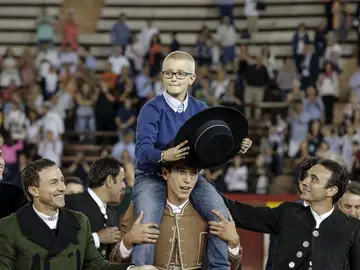 Adrián, en la plaza de toros de Valencia Adrián, en la plaza de toros de Valencia