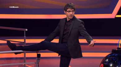 Juanra Bonet resuelve una pregunta haciendo un fouette de ballet
