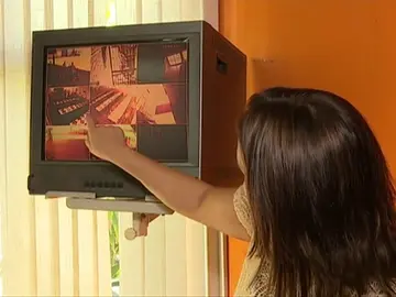 Frame 35.345453 de: Debate abierto sobre la conveniencia de colocar cámaras en los colegios Frame 35.345453 de: Debate abierto sobre la conveniencia de colocar cámaras en los colegios