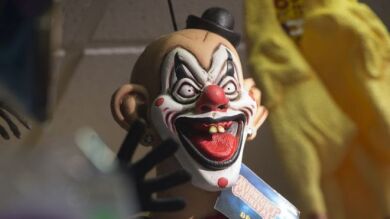 Detenidos dos jóvenes disfrazados de 'payaso diabólico' con armas simuladas corriendo por Almería