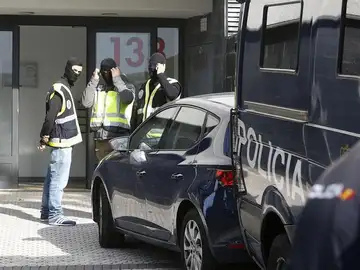 Agentes de la Policía Nacional en una operación contra el terrorismo yihadista Agentes de la Policía Nacional en una operación contra el terrorismo yihadista