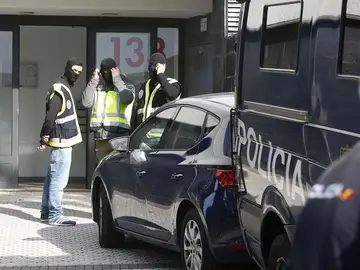Agentes de la Policía Nacional en una operación contra el terrorismo yihadista Agentes de la Policía Nacional en una operación contra el terrorismo yihadista