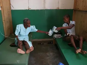 Personas enfermas de cólera reciben atención médica en Haití, tras el paso del huracán Matthew Personas enfermas de cólera reciben atención médica en Haití, tras el paso del huracán Matthew