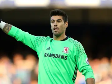 Víctor Valdés da instrucciones a sus jugadores en el Middlesbrough Víctor Valdés da instrucciones a sus jugadores en el Middlesbrough