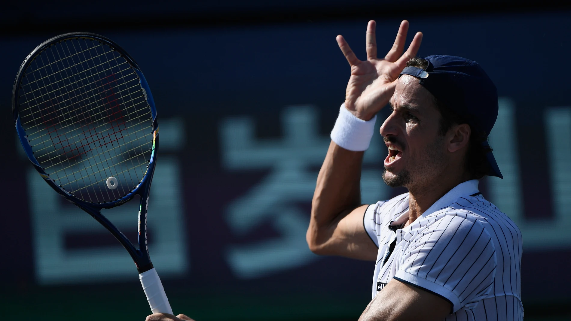 Feliciano López lamenta una acción durante un partido Feliciano López lamenta una acción durante un partido