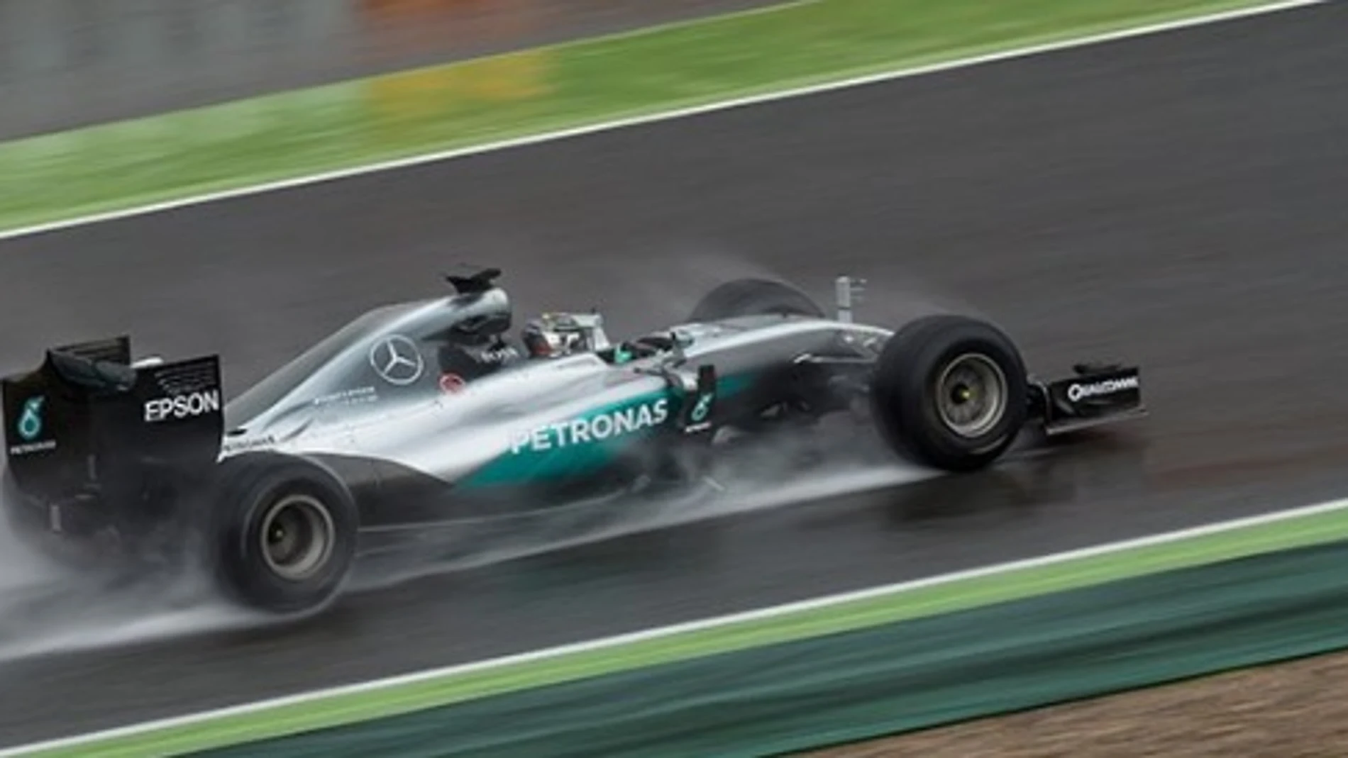 Rosberg, bajo la lluvia en Montmeló