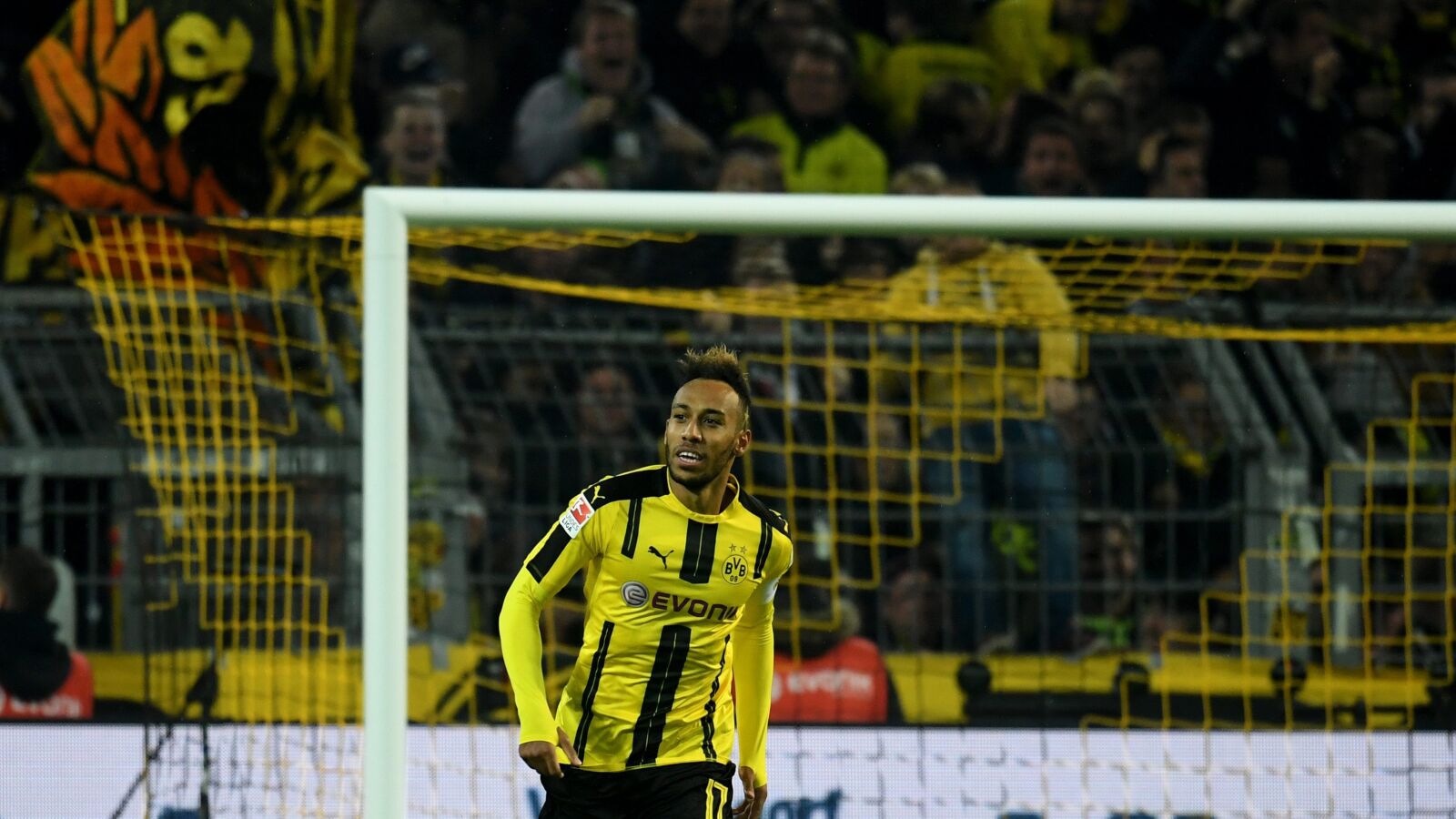 Aubameyang rescata un punto para el Borussia Dortmund