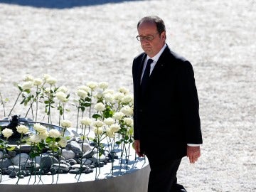 El presidente francés,François Hollande, hoy, durante la ceremonia por la víctimas de Niza