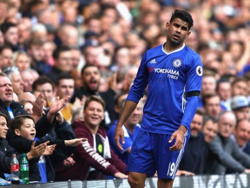 Diego Costa se enfada por una acción en el partido del Chelsea