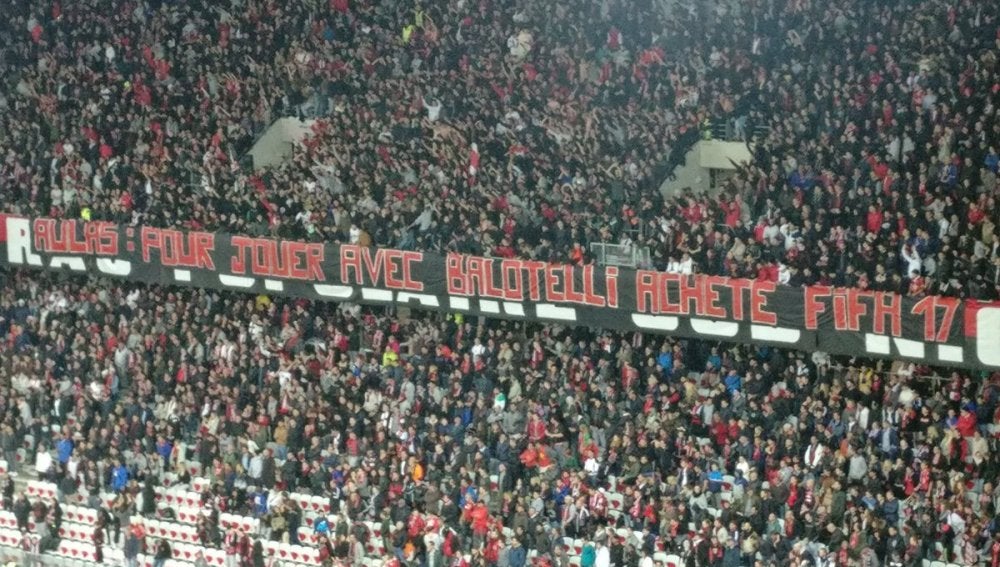 La afición del Niza, con Balotelli