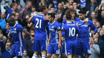 Los jugadores del Chelsea celebran un gol