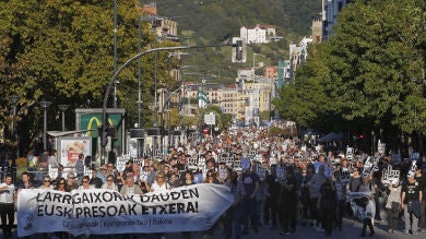 Miles de personas de manifiestan para reclamar la excarcelación de los presos de ETA gravemente enfermos