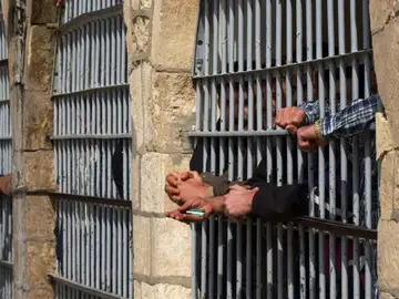 Imagen de varios presos encarcelados Imagen de varios presos encarcelados