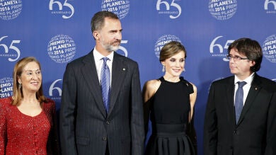 Los Reyes presiden la entrega del Premio Planeta 2016