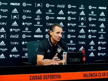 Cesare Prandelli, en rueda de prensa Cesare Prandelli, en rueda de prensa