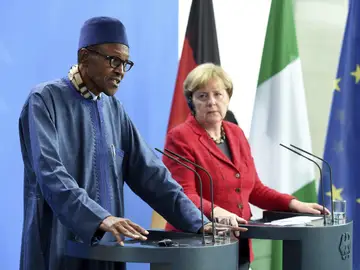Muhamadu Buhari, presidente de Nigeria, y Angela Merkel en una rueda de prensa conjunta Muhamadu Buhari, presidente de Nigeria, y Angela Merkel en una rueda de prensa conjunta