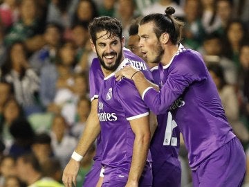 Isco, celebrando su segundo gol ante el Betis