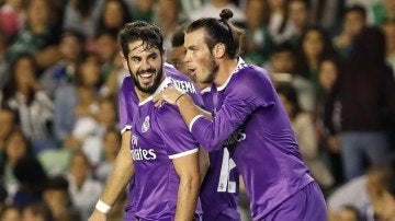 Isco, celebrando su segundo gol ante el Betis