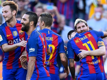 Los jugadores del Barcelona celebran un gol en el Camp Nou