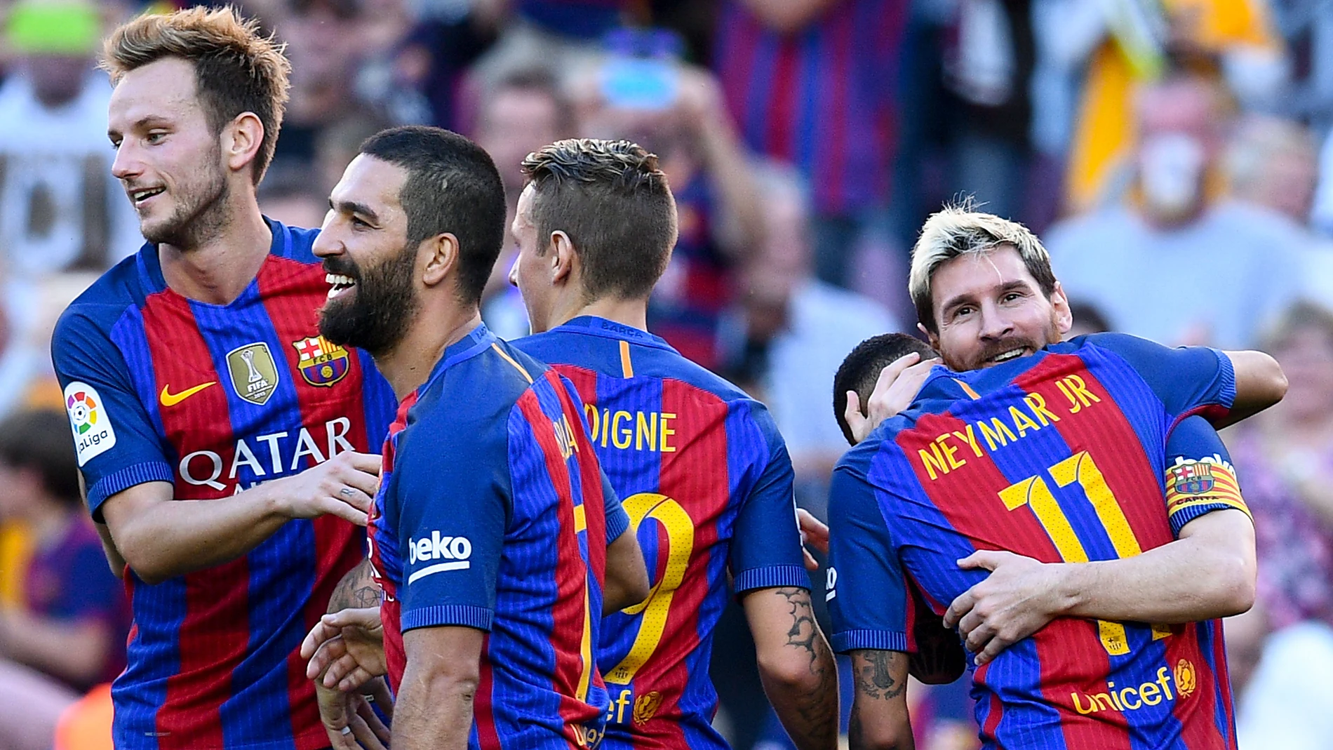 Los jugadores del Barcelona celebran un gol en el Camp Nou Los jugadores del Barcelona celebran un gol en el Camp Nou