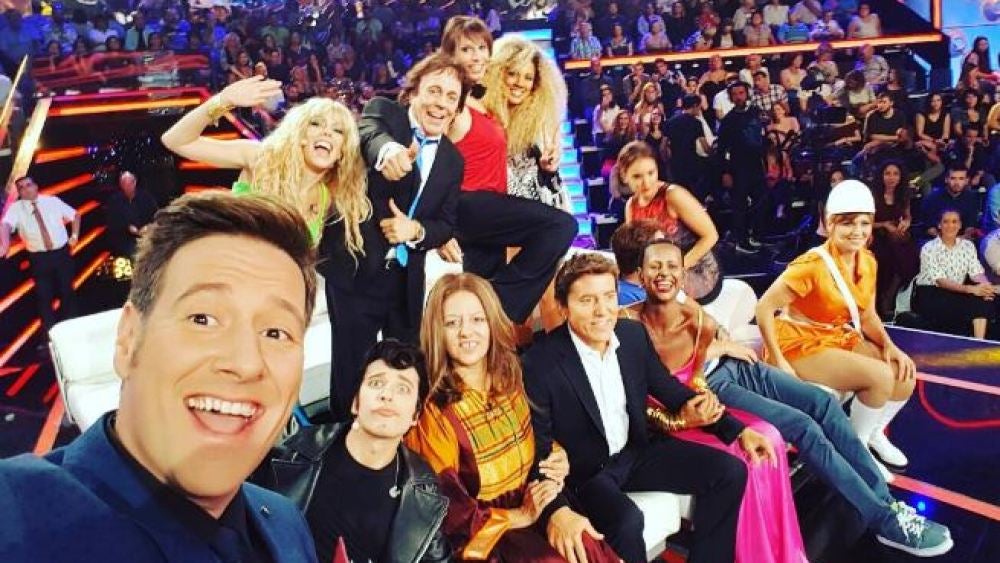 Selfie del elenco de 'Tu cara me suena' en la segunda gala