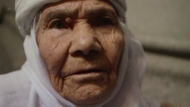 Una anciana de 115 años huye de Siria e intenta viajar a Alemania para reencontrarse con sus hijos
