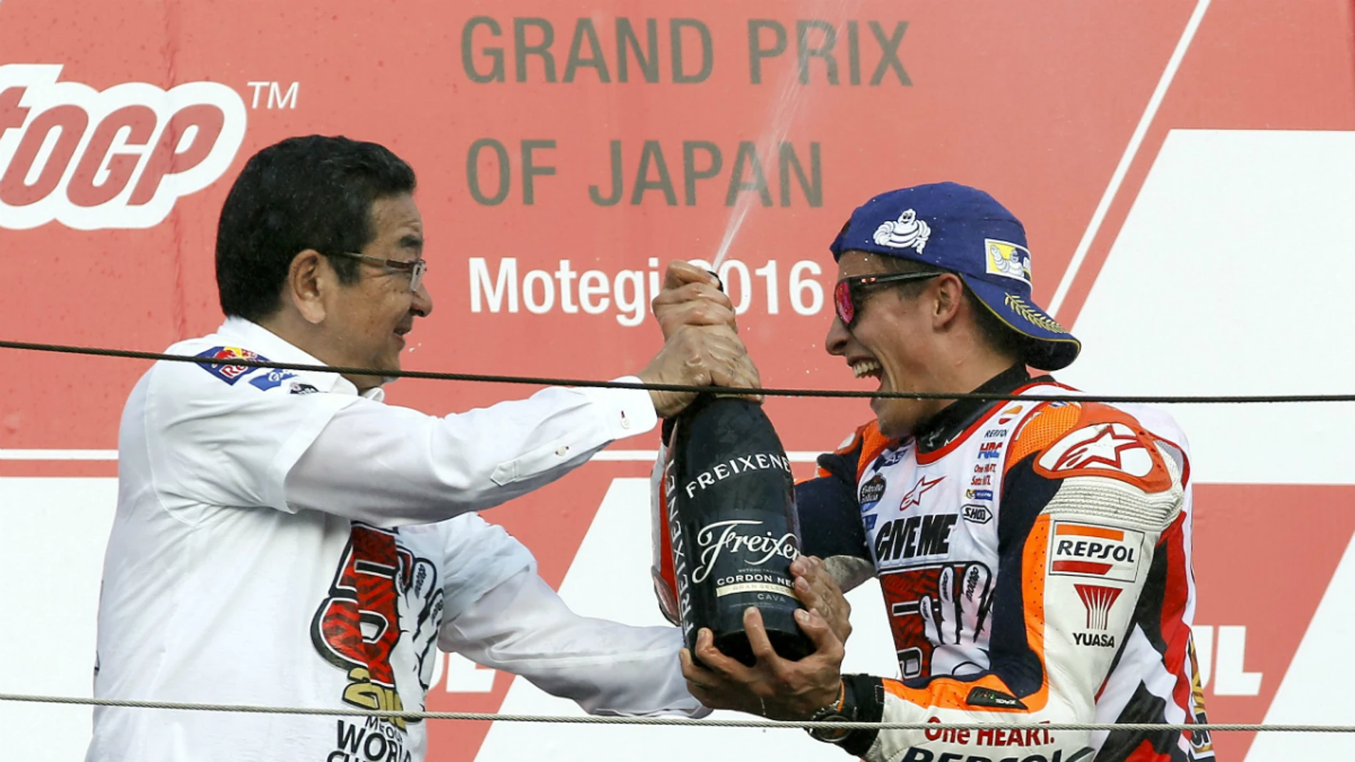 Márquez celebra en el podio de Motegi su Mundial de MotoGP Márquez celebra en el podio de Motegi su Mundial de MotoGP