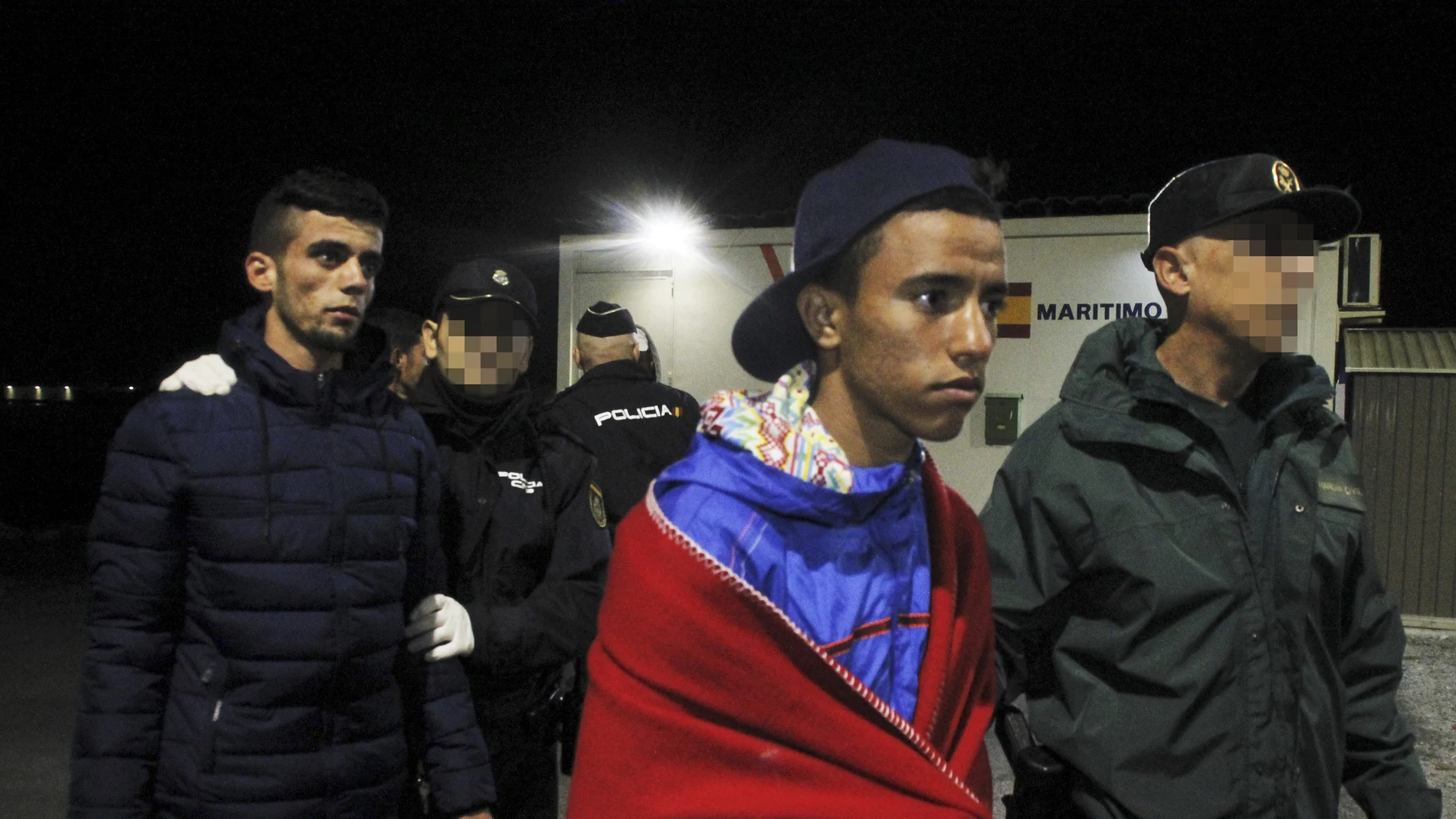 Uno de los inmigrantes recatados en Motril Uno de los inmigrantes recatados en Motril
