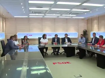 Frame 24.881324 de: El PSOE andaluz rechaza unas terceras elecciones y defiende la abstención para investir a Rajoy Frame 24.881324 de: El PSOE andaluz rechaza unas terceras elecciones y defiende la abstención para investir a Rajoy