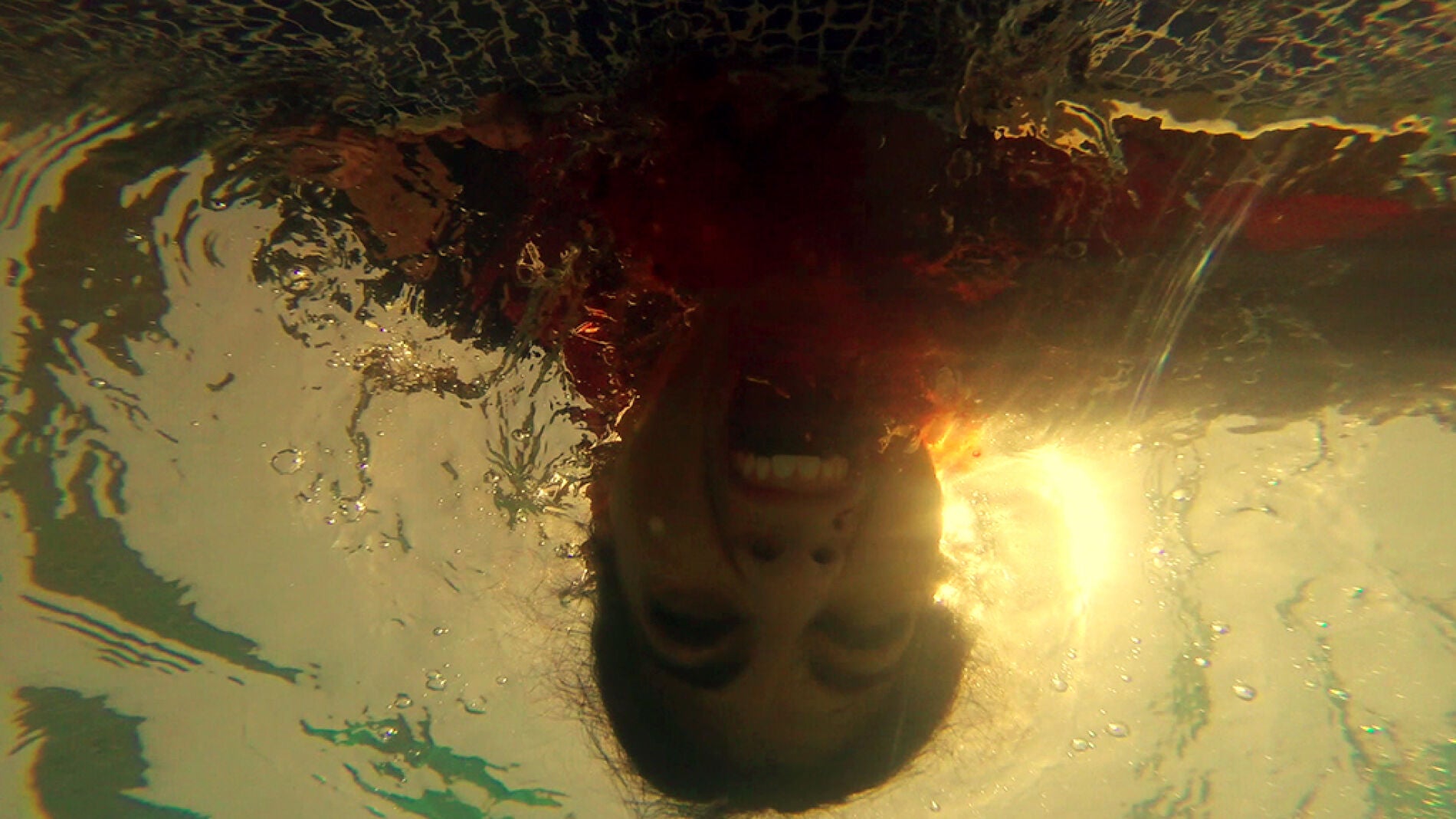 Vlad intentar&aacute; ahogar a Lola en la piscina tras colarse en su casa