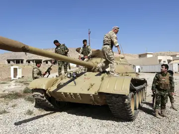 Combatientes kurdo-iraquíes de las fuerzas militares de Peshmerga de Basheqa Combatientes kurdo-iraquíes de las fuerzas militares de Peshmerga de Basheqa