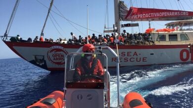 La ONG Proactiva Open Arms hace un llamamiento para conseguir un barco más grande para rescatar refugiados