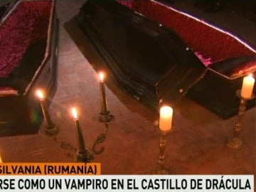 El castillo de Drácula en Transilvania abre sus ataúdes para que los seguidores puedan dormir en ellos