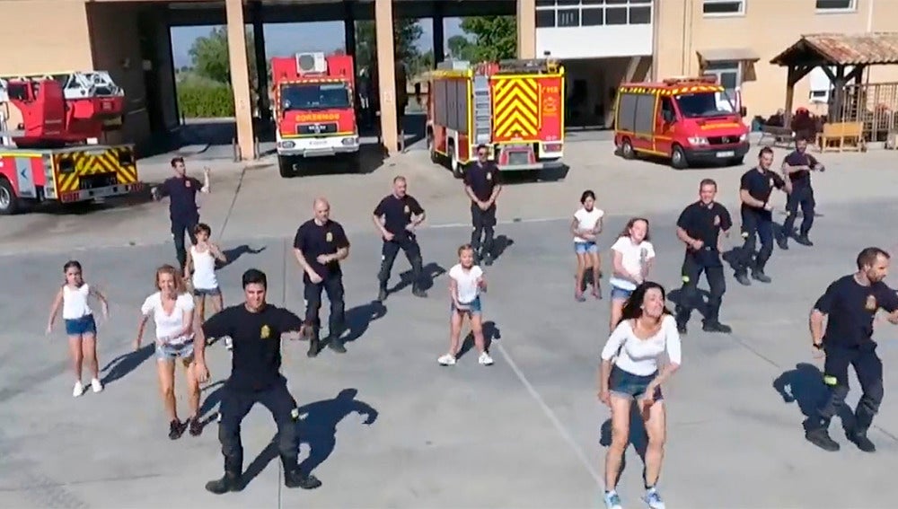 'Flashmob' de los bomberos de Villaviciosa de Odón