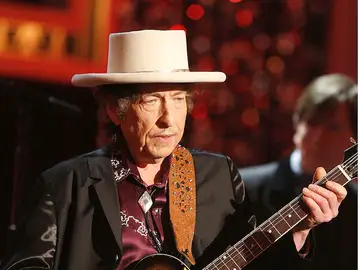 Bob Dylan tocando la guitarra en su show de Las Vegas Bob Dylan tocando la guitarra en su show de Las Vegas