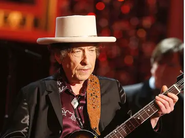 Bob Dylan tocando la guitarra en su show de Las Vegas Bob Dylan tocando la guitarra en su show de Las Vegas