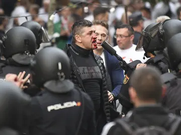 Altercados entre la Policía y ultras del Legia Altercados entre la Policía y ultras del Legia