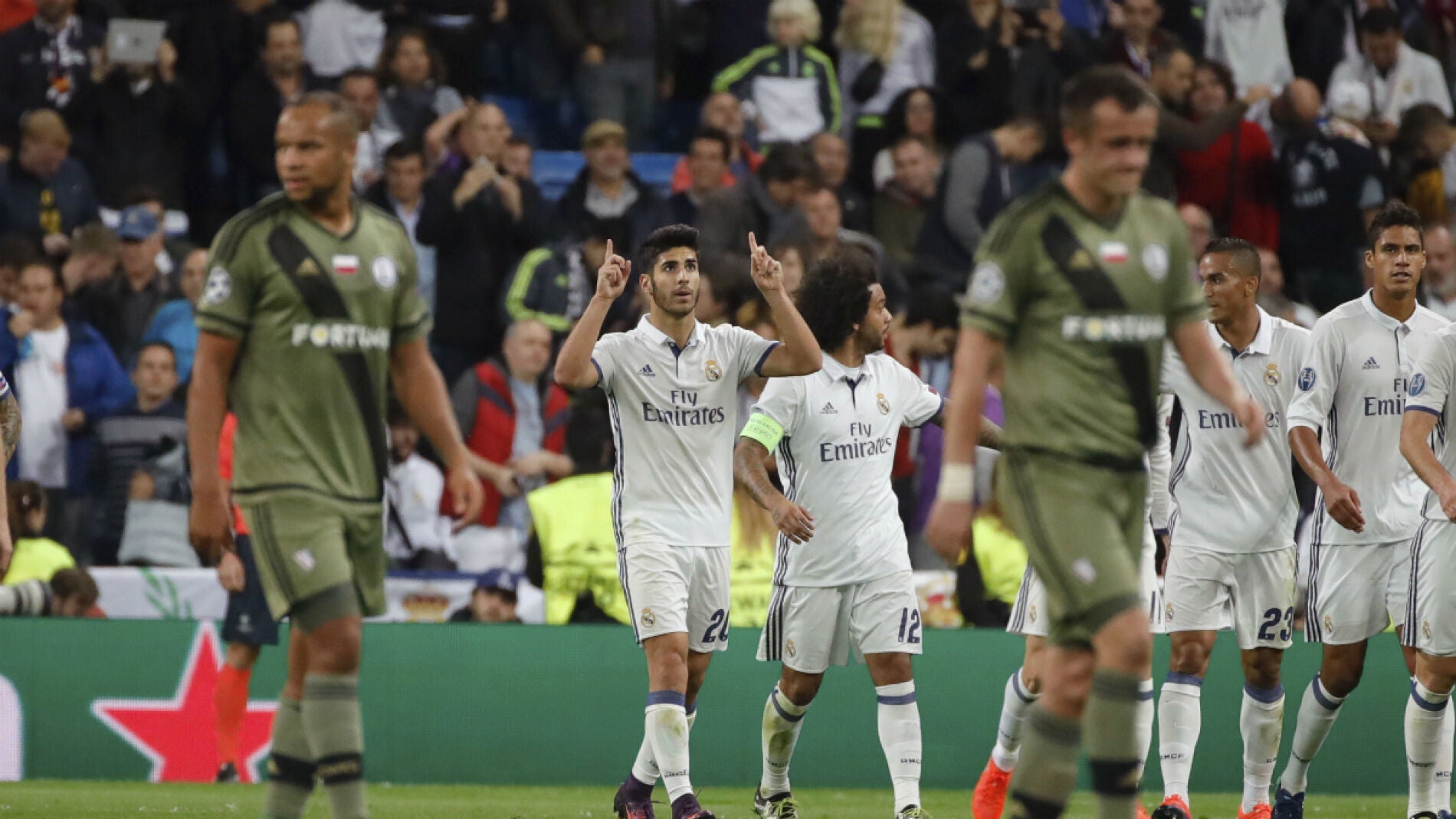 Asensio celebra un gol ante el Legia