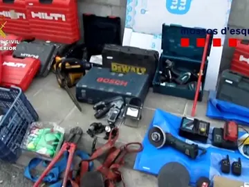 Frame 8.178454 de: Desarticulada una banda dedicada al robo de camiones y empresas en Zaragoza Frame 8.178454 de: Desarticulada una banda dedicada al robo de camiones y empresas en Zaragoza