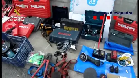 Frame 8.178454 de: Desarticulada una banda dedicada al robo de camiones y empresas en Zaragoza Frame 8.178454 de: Desarticulada una banda dedicada al robo de camiones y empresas en Zaragoza