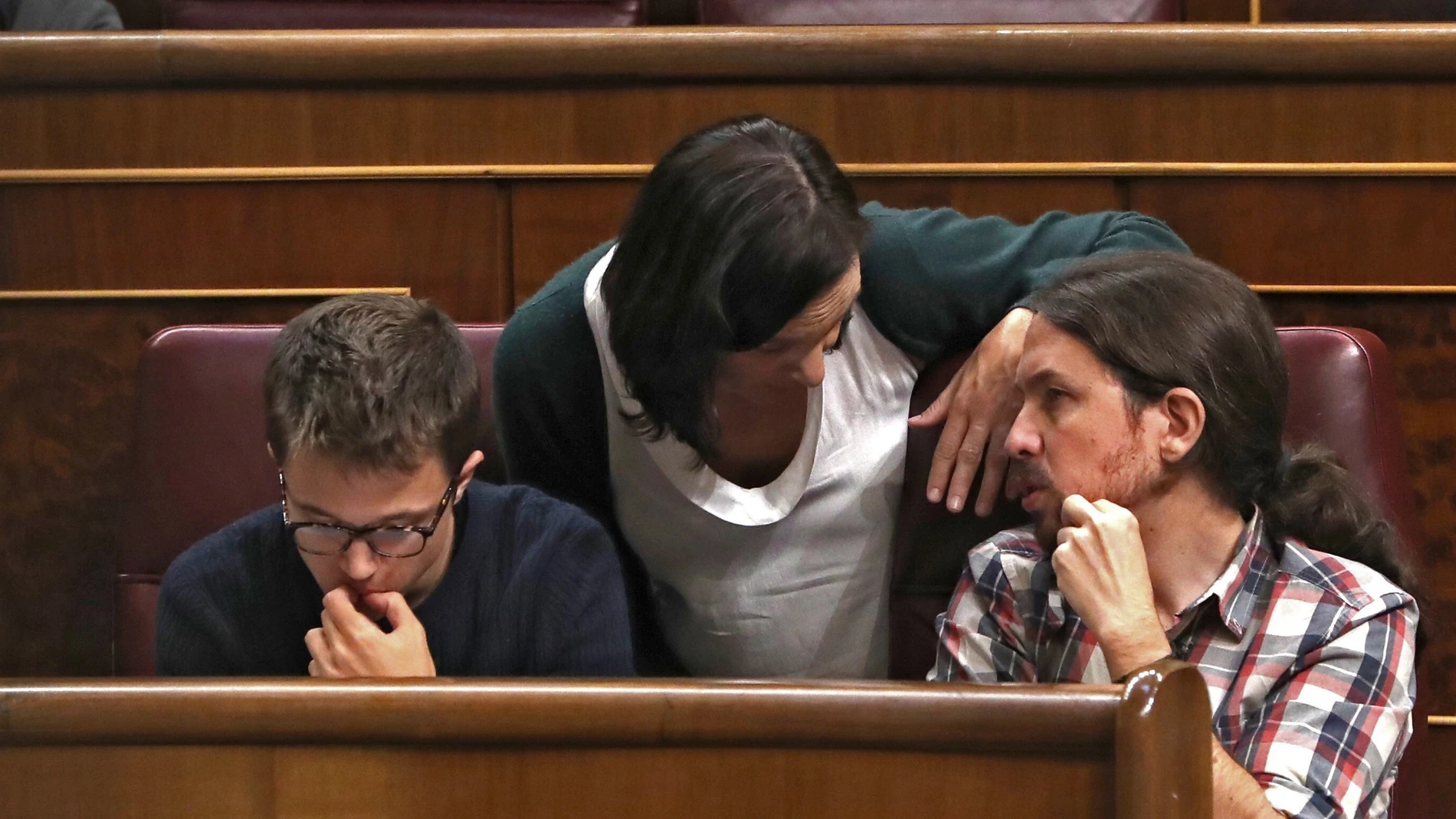 Íñigo Errejón, Carolina Bescansa y Pablo Iglesias, en el Congreso Íñigo Errejón, Carolina Bescansa y Pablo Iglesias, en el Congreso