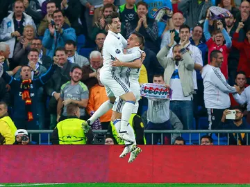 Álvaro Morata y Lúcas Vázquez abrazándose tras el gol del gallego Álvaro Morata y Lúcas Vázquez abrazándose tras el gol del gallego