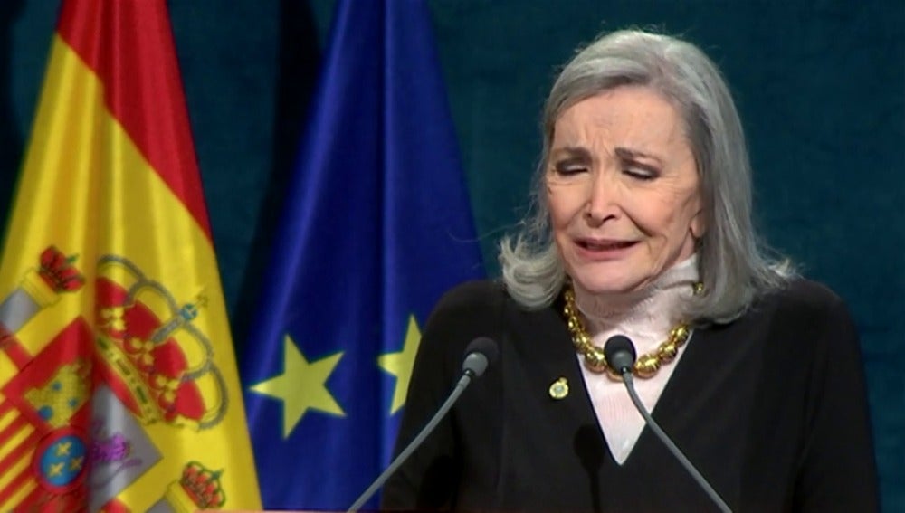 Frame 181.091111 de: Emocionante discurso de Nuria Espert en la ceremonia de entrega de los Premios Princesa de Asturias