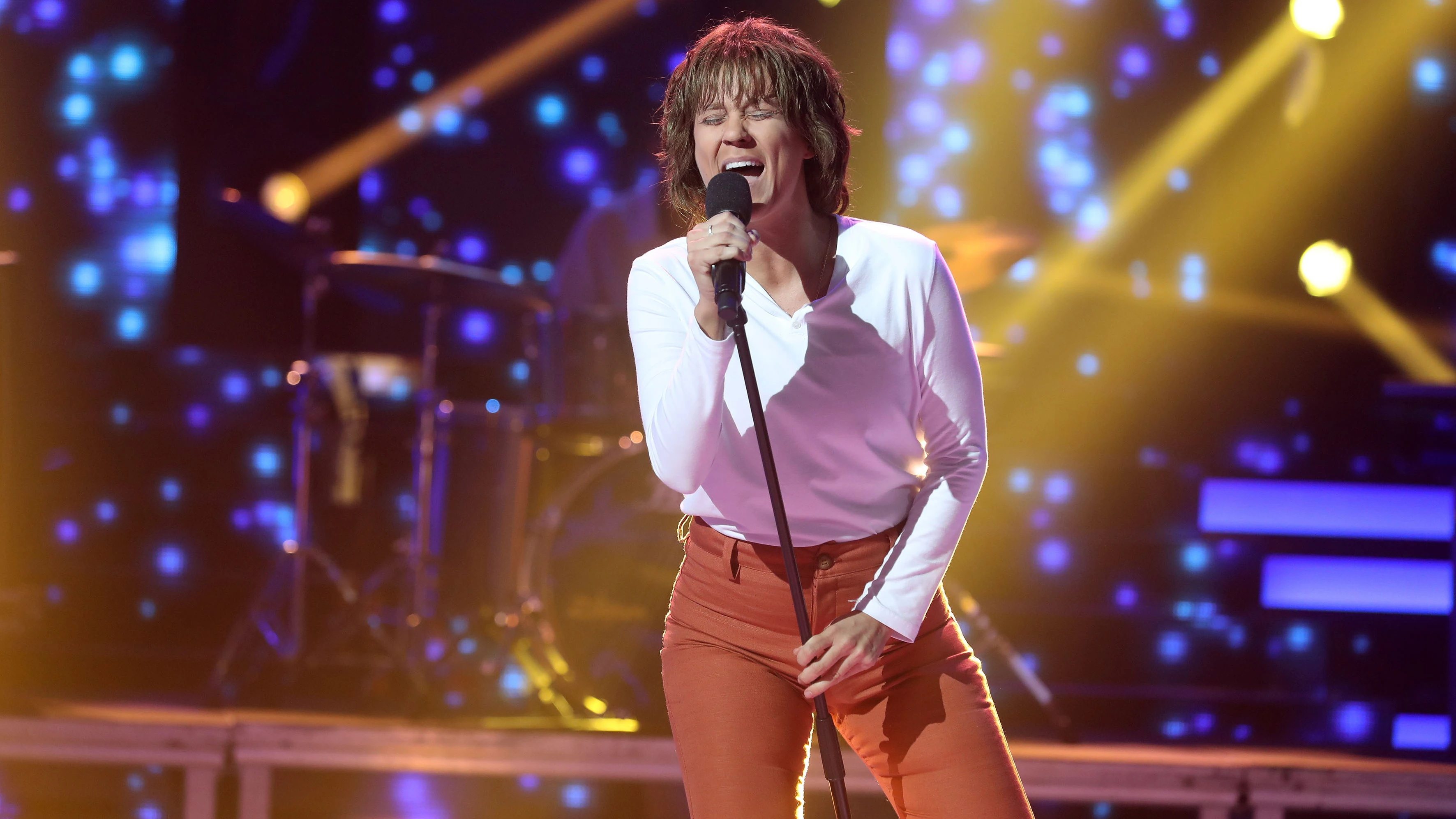 Lorena Gómez emociona en su primer cambio de sexo en 'Tu cara me suena' imitando a Bon Jovi Lorena Gómez emociona en su primer cambio de sexo en 'Tu cara me suena' imitando a Bon Jovi