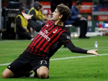 Locatelli celebra un gol con el Milan Locatelli celebra un gol con el Milan