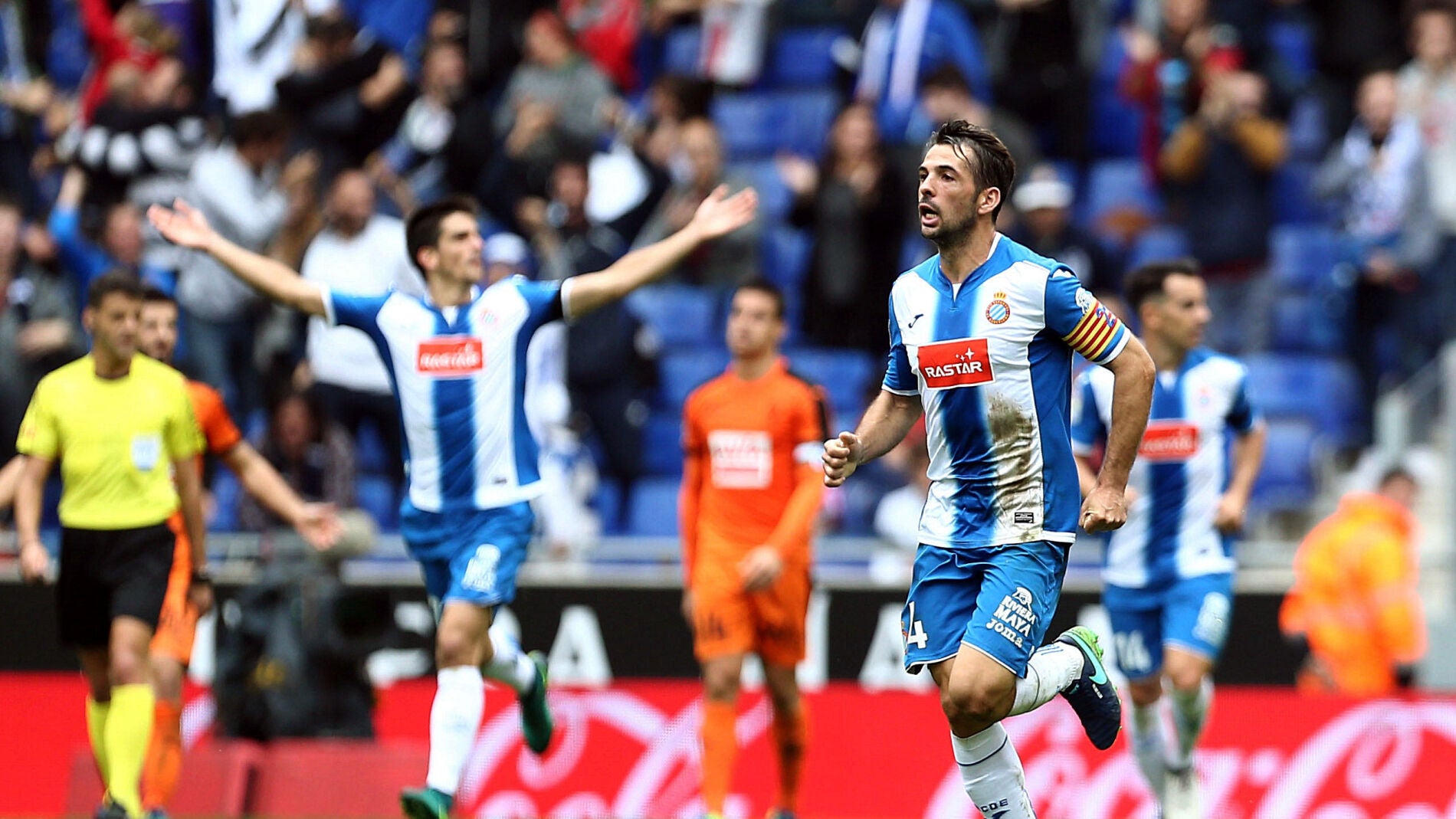 Los jugadores del Espanyol celebran un gol ante el Eibar