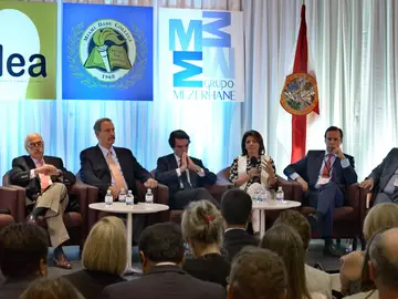 Desde la izquierda, los expresidentes Andrés Pastrana Arango, de Colombia; Vicente Fox, de México; José María Aznar, del Gobierno español; Laura Chinchilla, de Costa Rica; Jorge Quiroga, de Bolivia, y Luis Alberto Lacalle, de Uruguay Desde la izquierda, los expresidentes Andrés Pastrana Arango, de Colombia; Vicente Fox, de México; José María Aznar, del Gobierno español; Laura Chinchilla, de Costa Rica; Jorge Quiroga, de Bolivia, y Luis Alberto Lacalle, de Uruguay