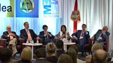 Aznar acusa a EEUU y a los países latinoamericanos de guardar un 