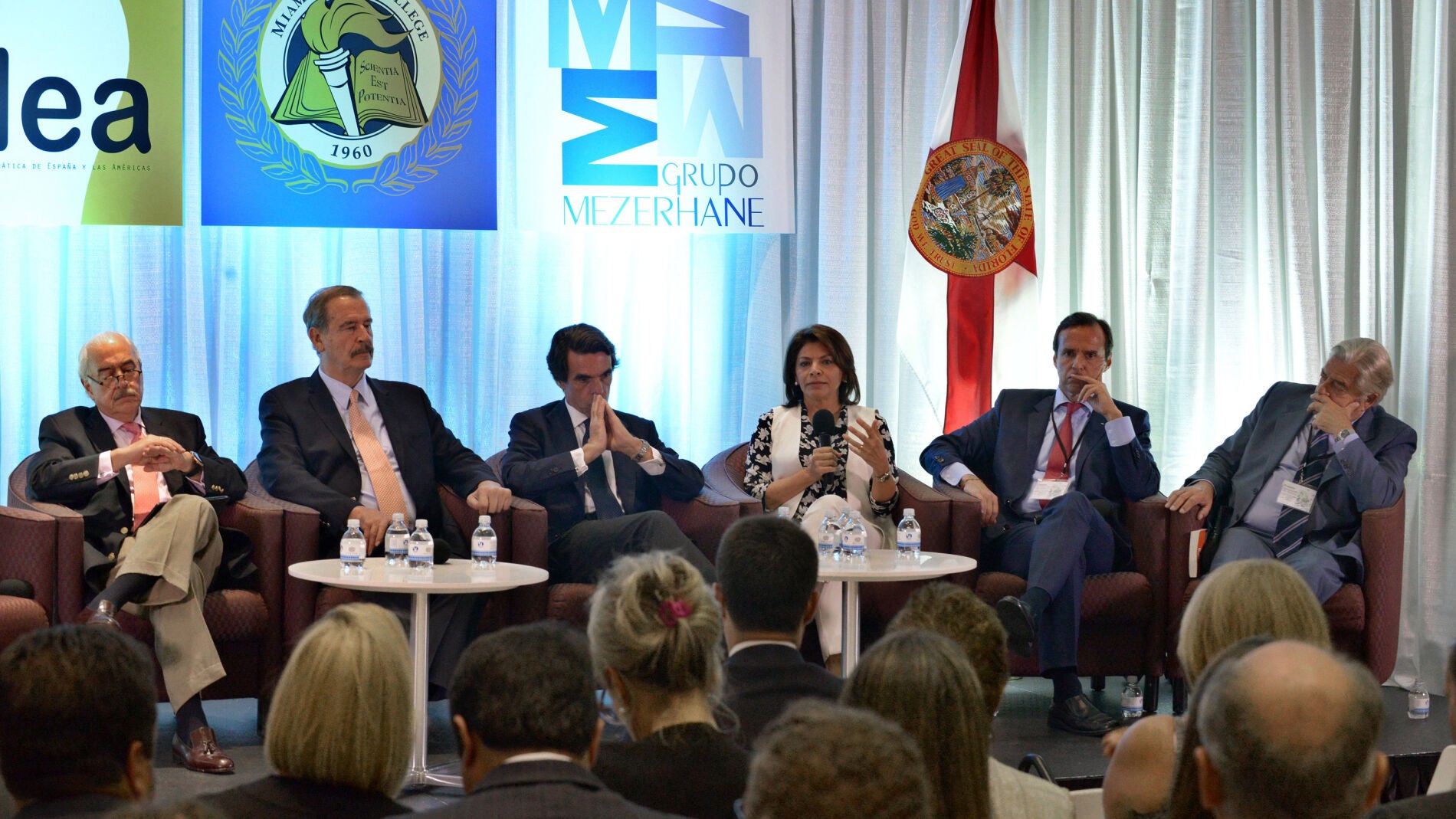Desde la izquierda, los expresidentes Andr&eacute;s Pastrana Arango, de Colombia; Vicente Fox, de M&eacute;xico; Jos&eacute; Mar&iacute;a Aznar, del Gobierno espa&ntilde;ol; Laura Chinchilla, de Costa Rica; Jorge Quiroga, de Bolivia, y Luis Alberto Lacalle, de Uruguay