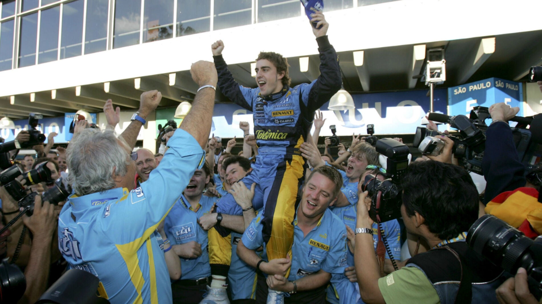 Alonso, bicampe&oacute;n del mundo de la F1